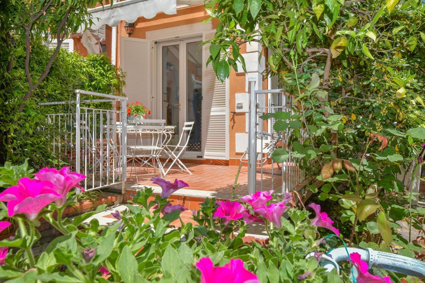 La Bouganville Holiday House 아그로폴리 외부 사진